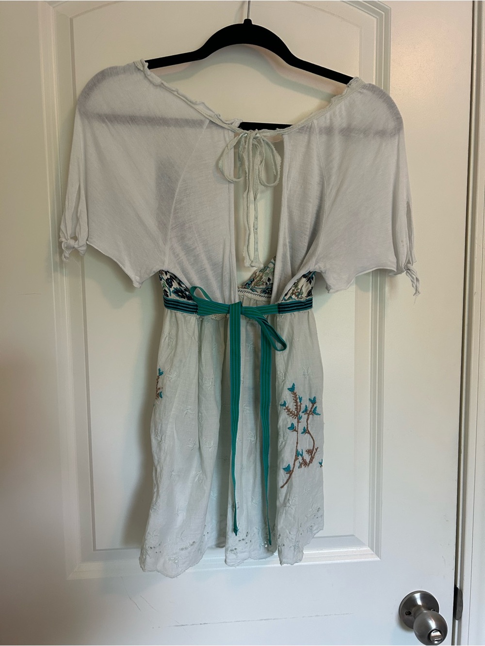 True vintage Free People White Embroidered boho Peasant Top, open back, deep V - Picture 7 of 8
